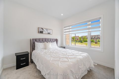 Photo 13 at 162 Hartington Street, Kleinburg, Vaughan