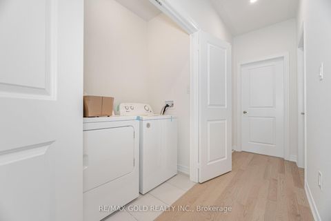 Photo 17 at 162 Hartington Street, Kleinburg, Vaughan