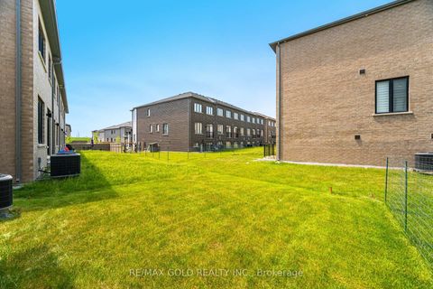 Photo 18 at 162 Hartington Street, Kleinburg, Vaughan