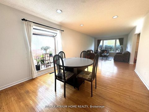 Photo 4 at 9 Crossen Drive, Newtonbrook West, Toronto