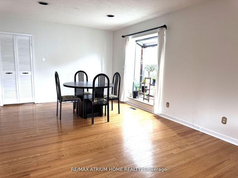 Photo 5 at 9 Crossen Drive, Newtonbrook West, Toronto