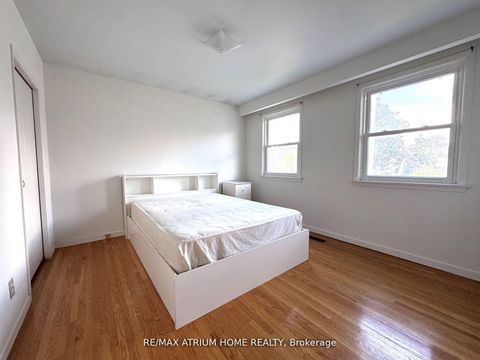 Photo 12 at 9 Crossen Drive, Newtonbrook West, Toronto