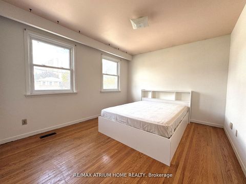 Photo 13 at 9 Crossen Drive, Newtonbrook West, Toronto