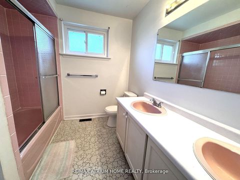 Photo 15 at 9 Crossen Drive, Newtonbrook West, Toronto