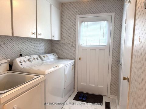 Photo 17 at 9 Crossen Drive, Newtonbrook West, Toronto