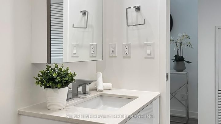 Photo 14 at 422 - 25 Richmond Street E, Yonge Corridor, Toronto