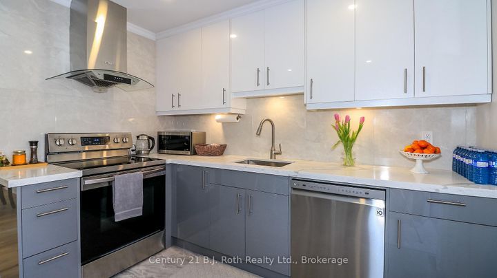 Photo 4 at 156 The Westway, The Westway, Toronto