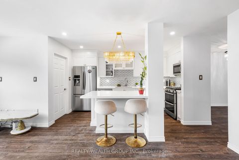 Photo 2 at 34 Castle Park Boulevard, Sonoma Heights, Vaughan