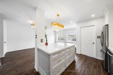 Photo 5 at 34 Castle Park Boulevard, Sonoma Heights, Vaughan