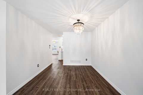 Photo 9 at 34 Castle Park Boulevard, Sonoma Heights, Vaughan