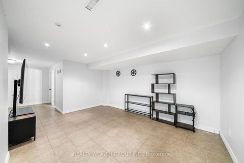 Photo 32 at 34 Castle Park Boulevard, Sonoma Heights, Vaughan