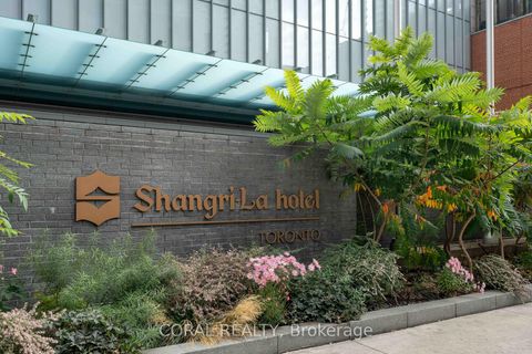 Photo 2 at 3705 - 180 University Avenue, Bay Street Corridor, Toronto