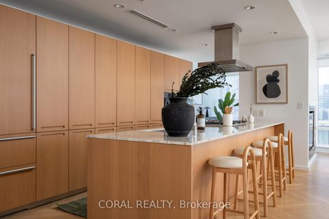 Photo 13 at 3705 - 180 University Avenue, Bay Street Corridor, Toronto