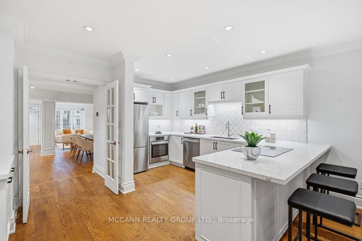 Photo 10 at 294 Erskine Avenue, Mount Pleasant East, Toronto