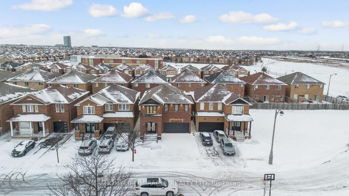 Photo 4 at 18 Dawes Road, Credit Valley, Brampton