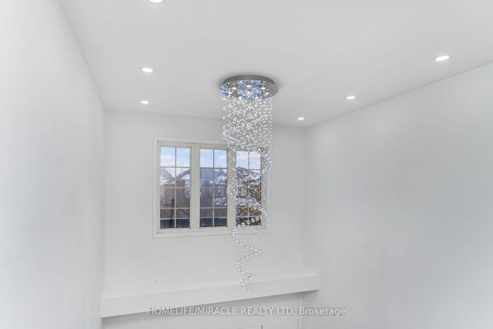 Photo 8 at 18 Dawes Road, Credit Valley, Brampton