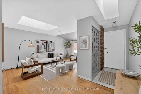 Photo 2 at 30 Ptarmigan Crescent, Donalda, Toronto