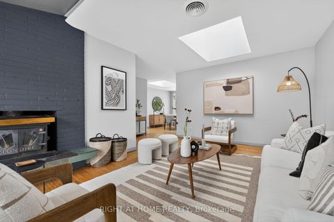 Photo 3 at 30 Ptarmigan Crescent, Donalda, Toronto