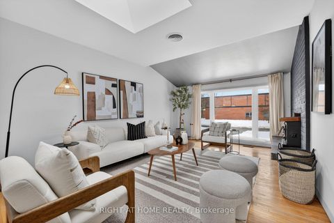 Photo 4 at 30 Ptarmigan Crescent, Donalda, Toronto