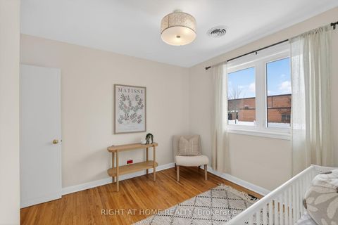 Photo 11 at 30 Ptarmigan Crescent, Donalda, Toronto