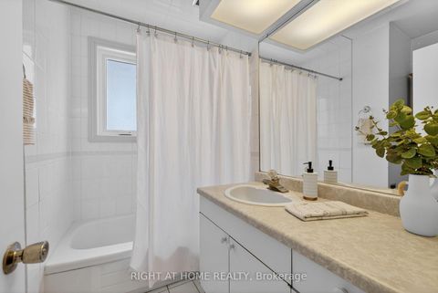 Photo 14 at 30 Ptarmigan Crescent, Donalda, Toronto