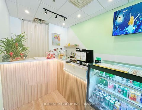 Photo 2 at 31 - 15 Northtown Way, Willowdale East, Toronto