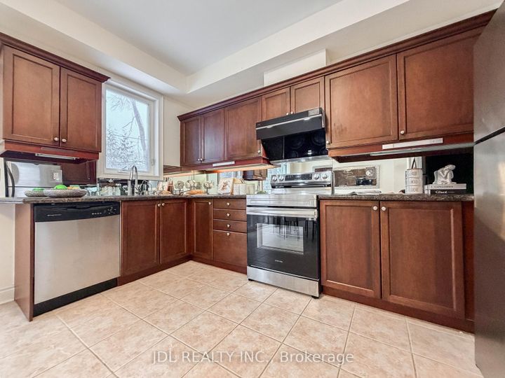 Photo 13 at 3 Garvin Mews, Willowdale East, Toronto