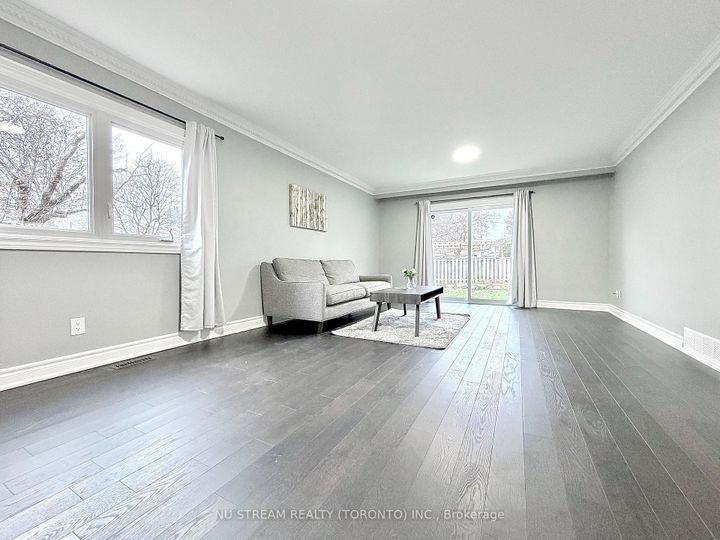 Photo 13 at 3 Mosedale Crescent, Don Valley Village, Toronto