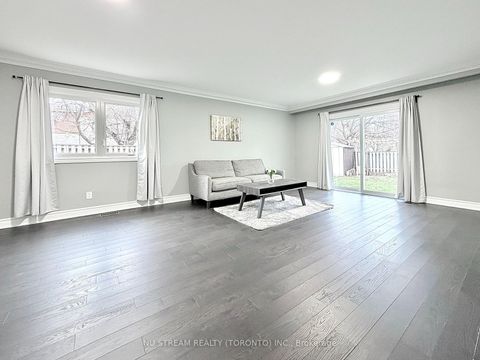 Photo 11 at 3 Mosedale Crescent, Don Valley Village, Toronto