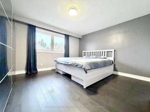 Photo 15 at 3 Mosedale Crescent, Don Valley Village, Toronto