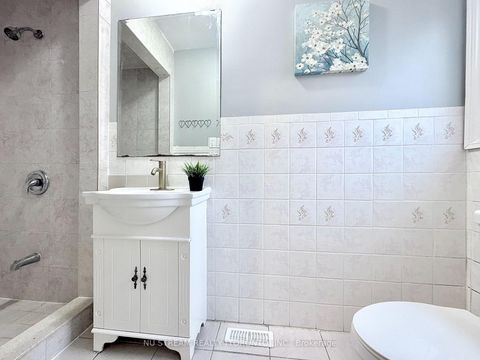 Photo 25 at 3 Mosedale Crescent, Don Valley Village, Toronto