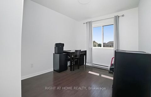 Photo 9 at 305 - 91 Aspen Springs Drive, Bowmanville, Clarington