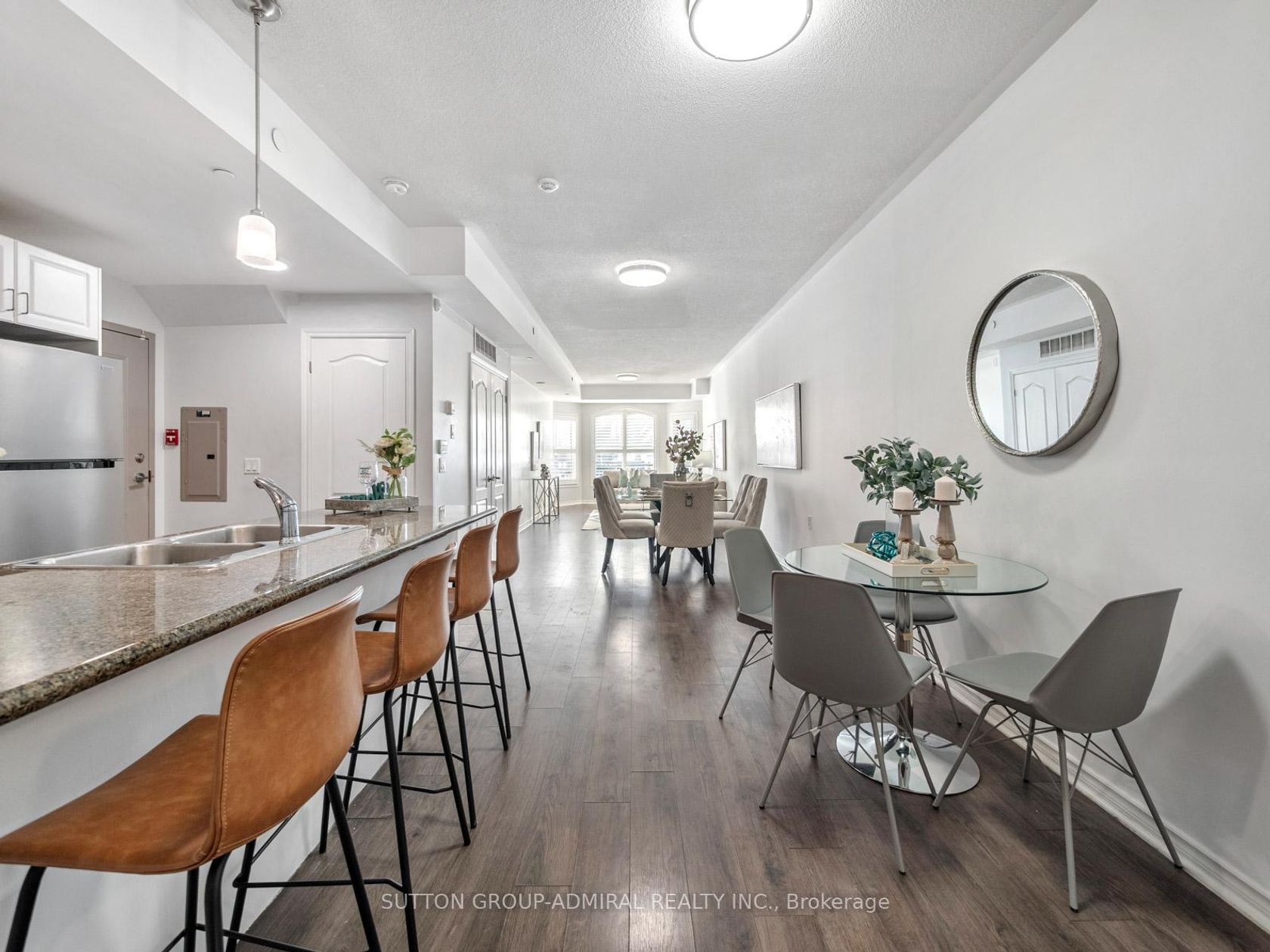 101 - 9589 Keele Street, Maple, Vaughan photo number 2