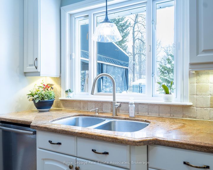 Photo 7 at 13931 Cromar Court, Georgetown, Halton Hills