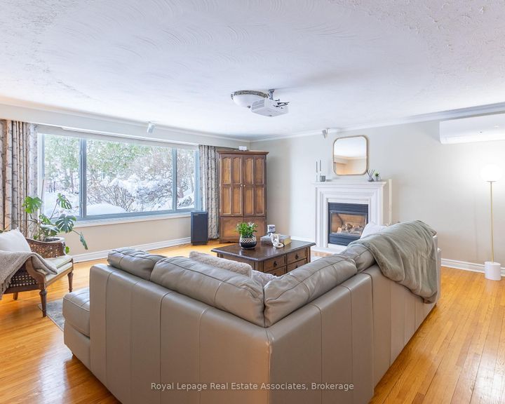 Photo 12 at 13931 Cromar Court, Georgetown, Halton Hills