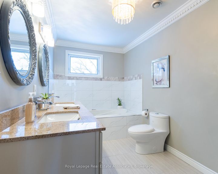 Photo 14 at 13931 Cromar Court, Georgetown, Halton Hills