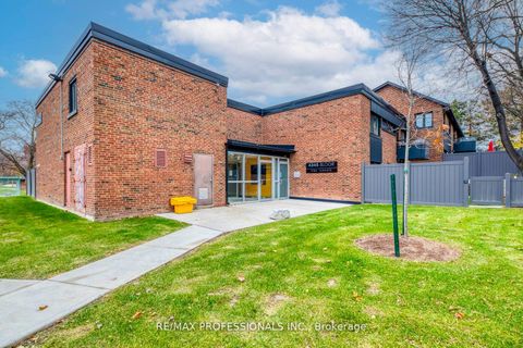 Photo 2 at 51 - 4345 Bloor Street W, Markland Wood, Toronto