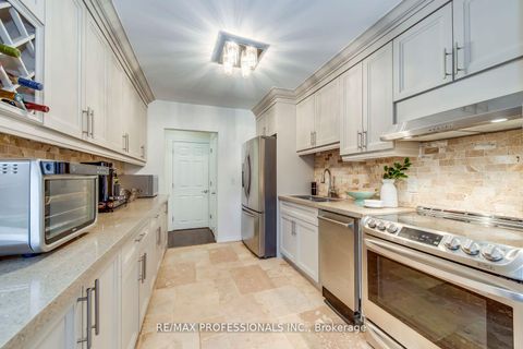 Photo 10 at 51 - 4345 Bloor Street W, Markland Wood, Toronto