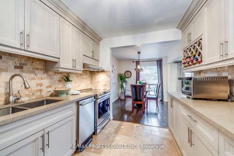 Photo 11 at 51 - 4345 Bloor Street W, Markland Wood, Toronto