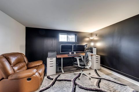 Photo 31 at 51 - 4345 Bloor Street W, Markland Wood, Toronto