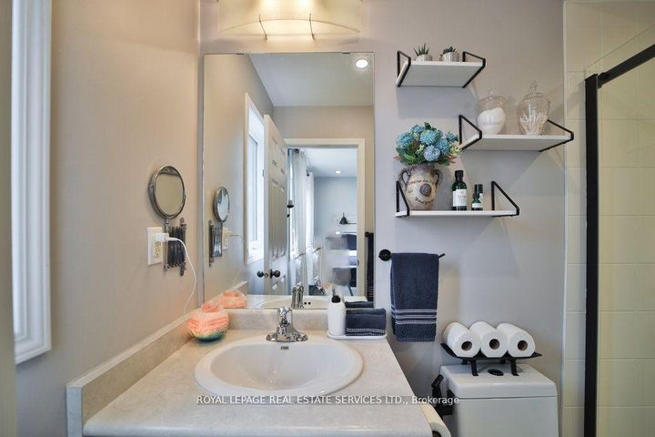 Photo 8 at 15 Mcallistar Drive, Binbrook, Hamilton