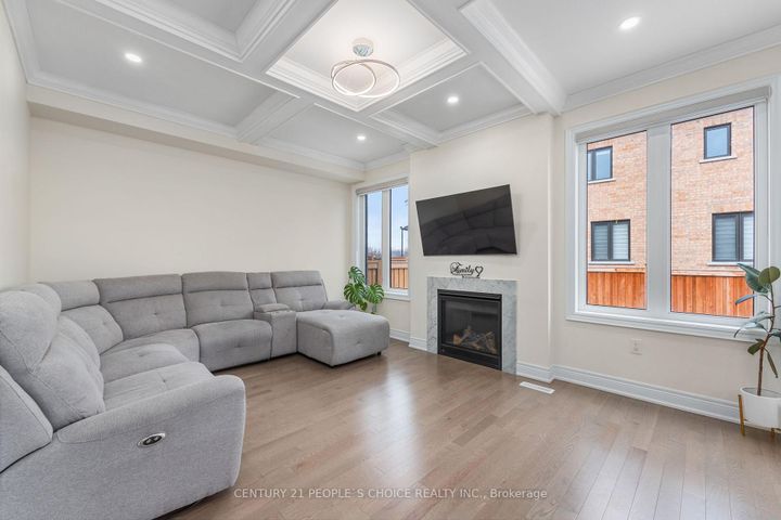 Photo 8 at 64 Coldwell Bay Circle, Kleinburg, Vaughan