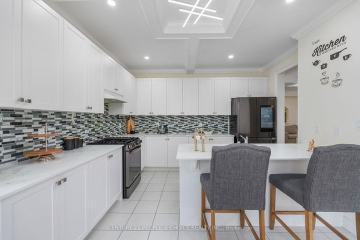 Photo 12 at 64 Coldwell Bay Circle, Kleinburg, Vaughan