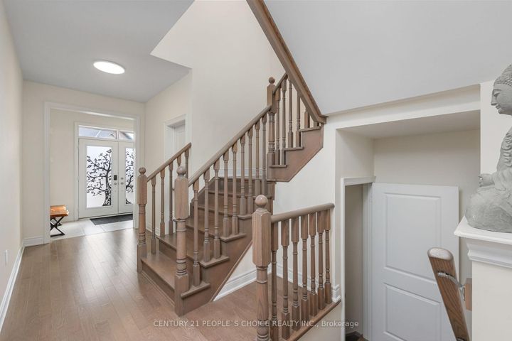 Photo 16 at 64 Coldwell Bay Circle, Kleinburg, Vaughan
