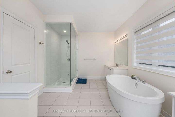 Photo 19 at 64 Coldwell Bay Circle, Kleinburg, Vaughan