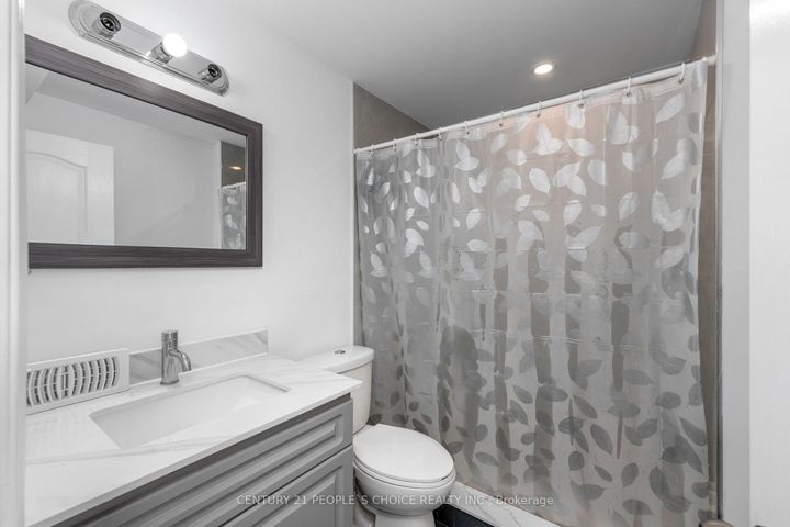 Photo 39 at 64 Coldwell Bay Circle, Kleinburg, Vaughan