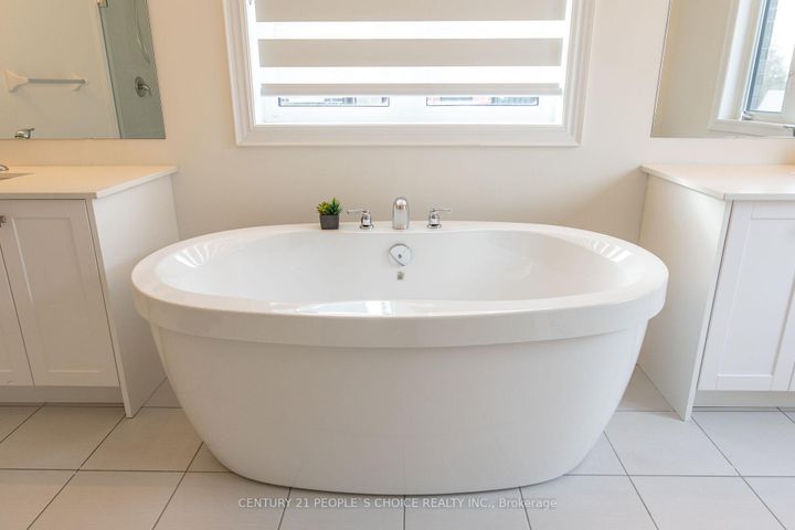 Photo 41 at 64 Coldwell Bay Circle, Kleinburg, Vaughan