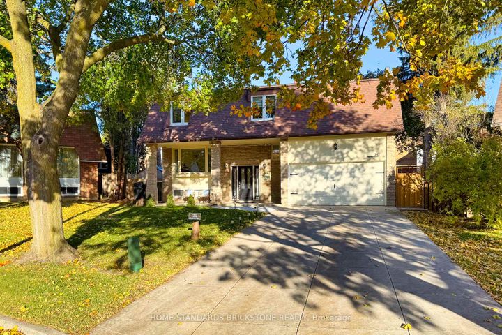 Photo 2 at 25 Hester Court, Royal Orchard, Markham