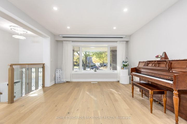 Photo 5 at 25 Hester Court, Royal Orchard, Markham