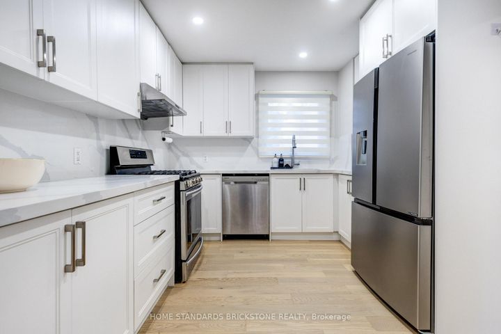 Photo 10 at 25 Hester Court, Royal Orchard, Markham